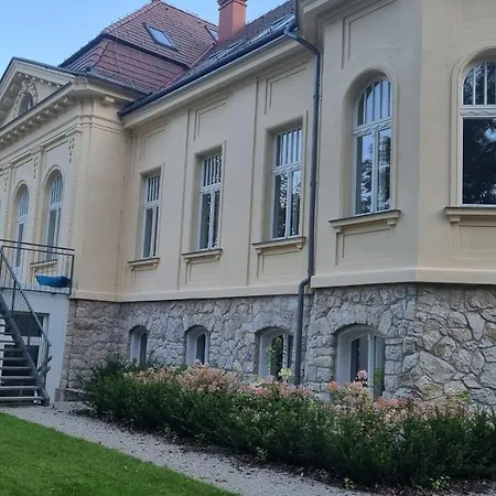 Manor Boutique Szálloda *
